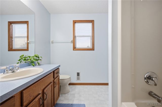 93 Carla Lane, West Seneca, NY 14224