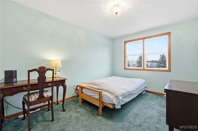 93 Carla Lane, West Seneca, NY 14224