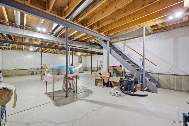 93 Carla Lane, West Seneca, NY 14224