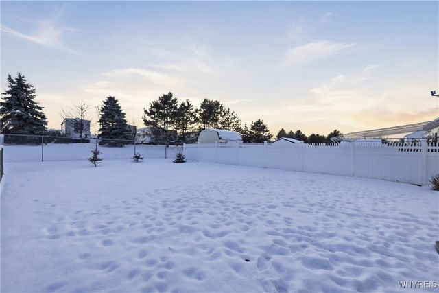 93 Carla Lane, West Seneca, NY 14224