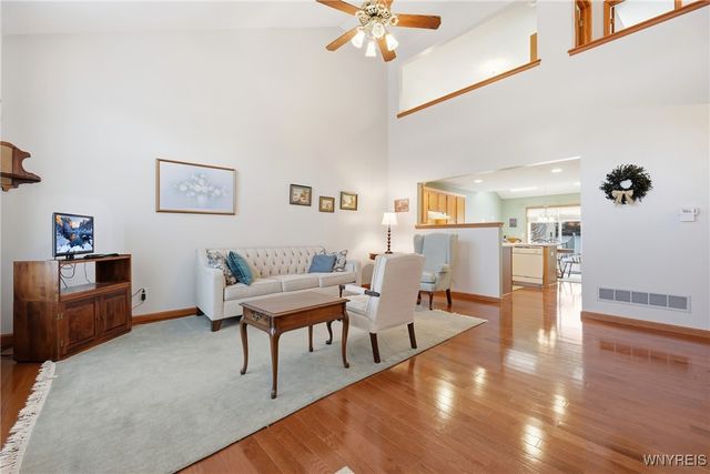 93 Carla Lane, West Seneca, NY 14224