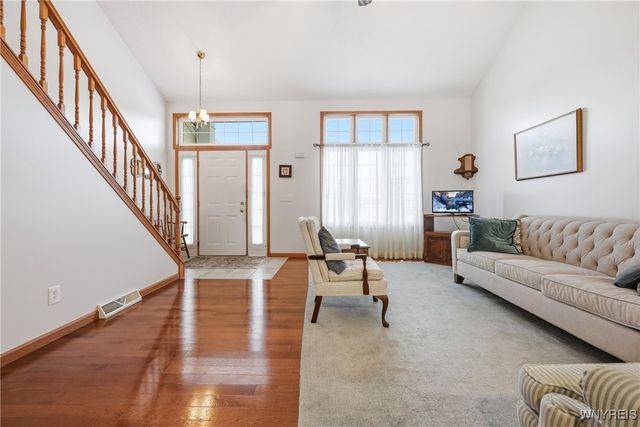 93 Carla Lane, West Seneca, NY 14224