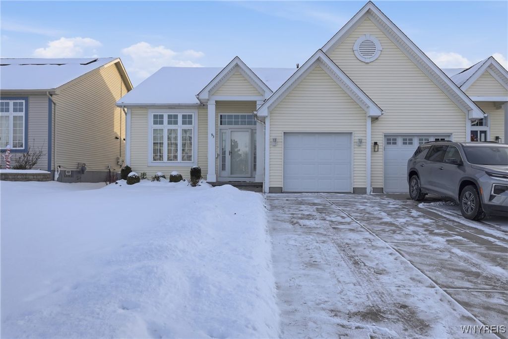 93 Carla Lane, West Seneca, NY 14224