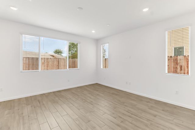 8823 Spencerport Dr, Sacramento, CA 95829