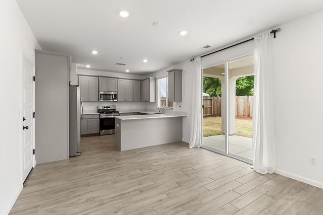 8823 Spencerport Dr, Sacramento, CA 95829