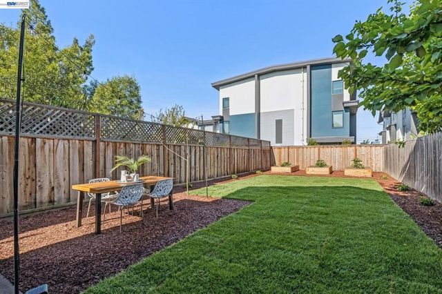 2431 LINDEN STREET, Oakland, CA 94607