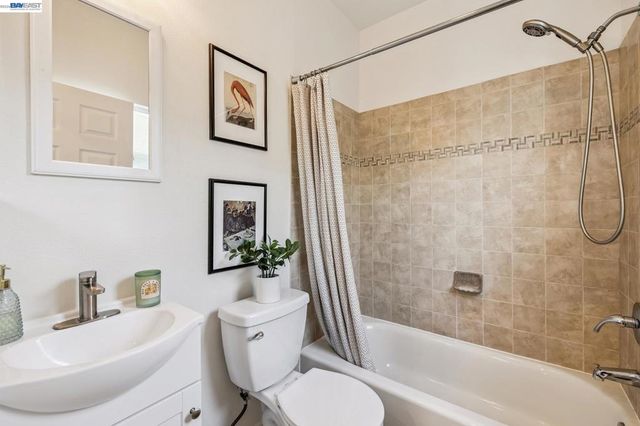 2431 LINDEN STREET, Oakland, CA 94607