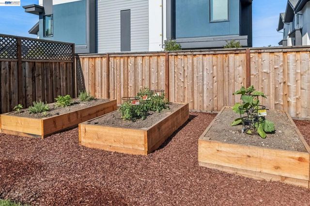 2431 LINDEN STREET, Oakland, CA 94607