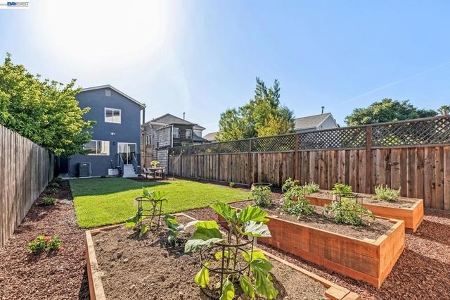 2431 LINDEN STREET, Oakland, CA 94607