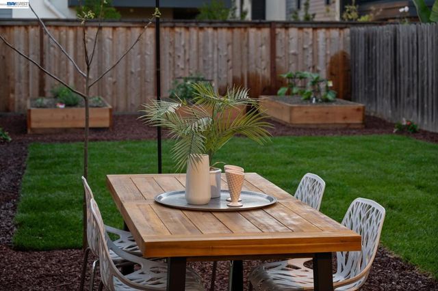 2431 LINDEN STREET, Oakland, CA 94607