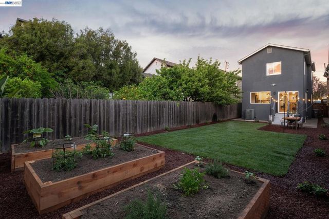 2431 LINDEN STREET, Oakland, CA 94607