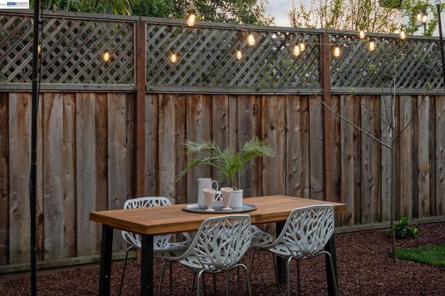 2431 LINDEN STREET, Oakland, CA 94607