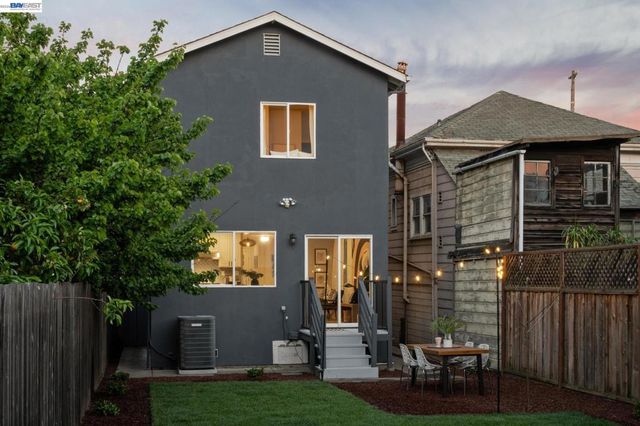 2431 LINDEN STREET, Oakland, CA 94607