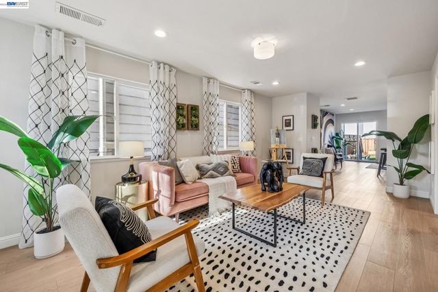 2431 LINDEN STREET, Oakland, CA 94607