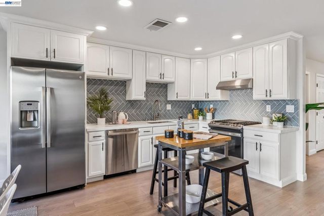 2431 LINDEN STREET, Oakland, CA 94607