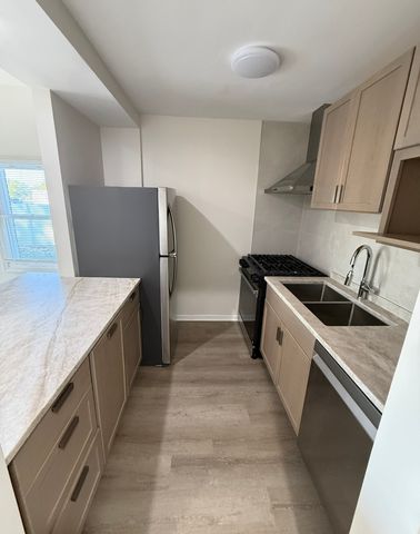 9S115 Route 59 1, Naperville, IL 60564