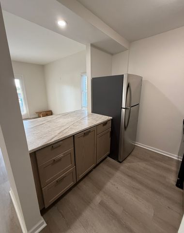 9S115 Route 59 1, Naperville, IL 60564