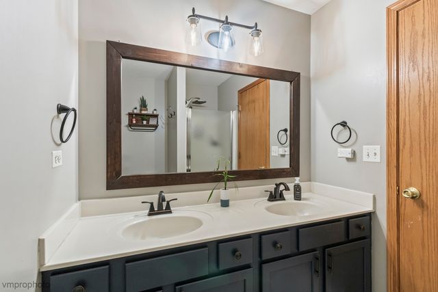 3709 Dorchester Place, Mchenry, IL 60050