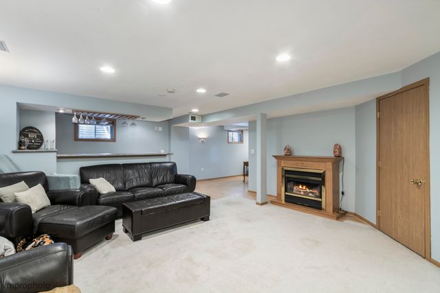 3709 Dorchester Place, Mchenry, IL 60050