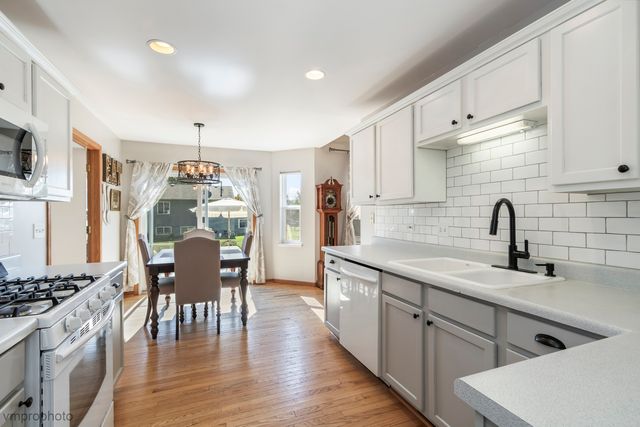 3709 Dorchester Place, Mchenry, IL 60050