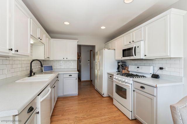 3709 Dorchester Place, Mchenry, IL 60050