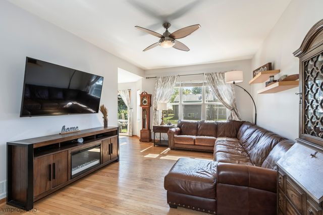 3709 Dorchester Place, Mchenry, IL 60050