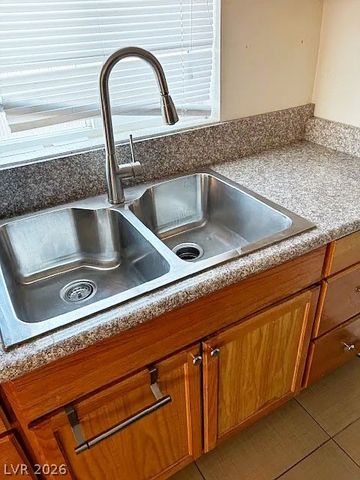 313 North 8th Street, Las Vegas, NV 89101