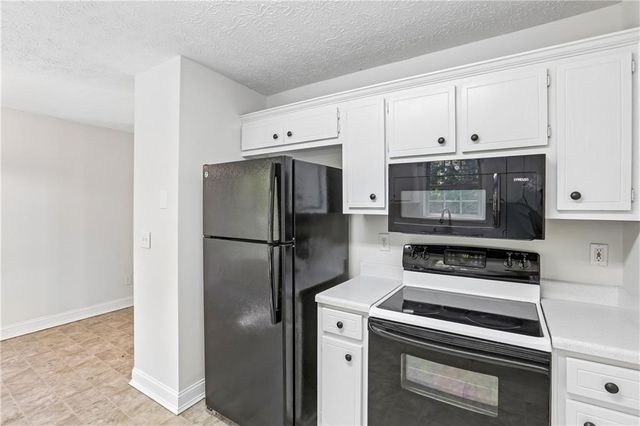 5511 Pond Mill Court, Flowery Branch, GA 30542