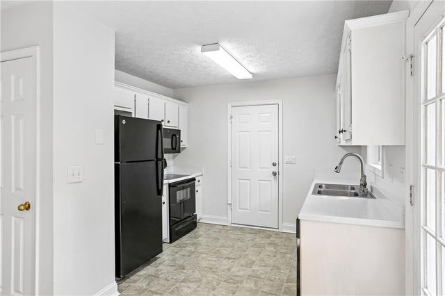 5511 Pond Mill Court, Flowery Branch, GA 30542