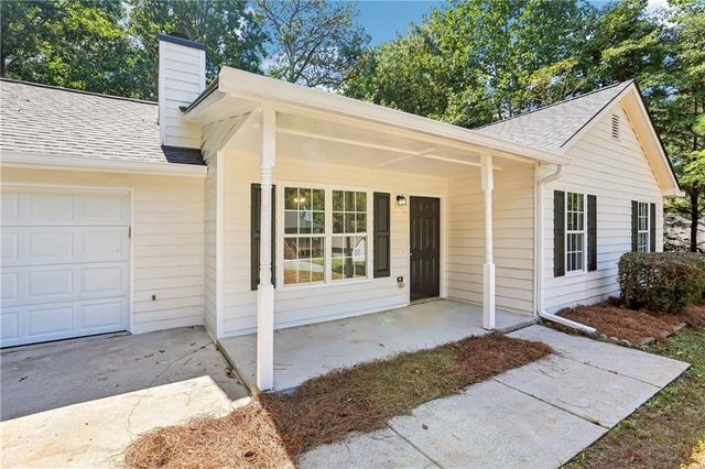 5511 Pond Mill Court, Flowery Branch, GA 30542