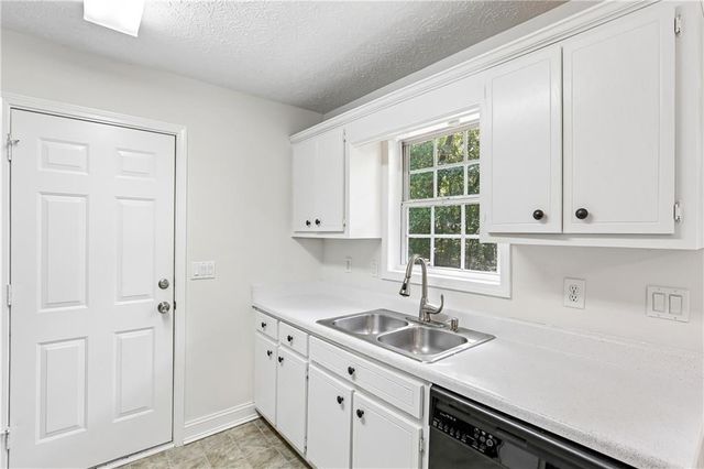 5511 Pond Mill Court, Flowery Branch, GA 30542