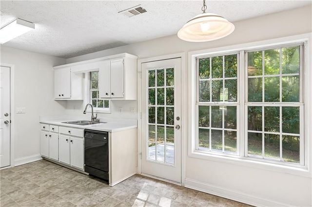 5511 Pond Mill Court, Flowery Branch, GA 30542