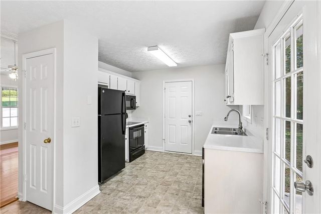 5511 Pond Mill Court, Flowery Branch, GA 30542