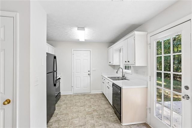5511 Pond Mill Court, Flowery Branch, GA 30542