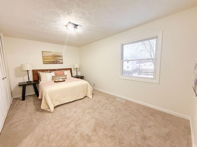 6124 Gotham Drive, South Bend, IN 46614