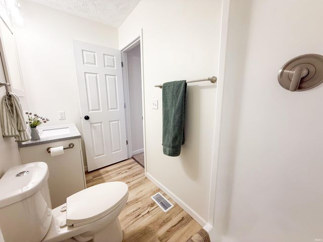 6124 Gotham Drive, South Bend, IN 46614