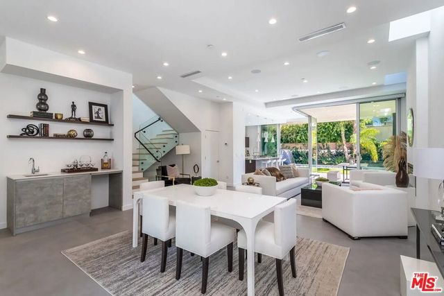 8932 Dorrington Avenue, Los Angeles, CA 90048