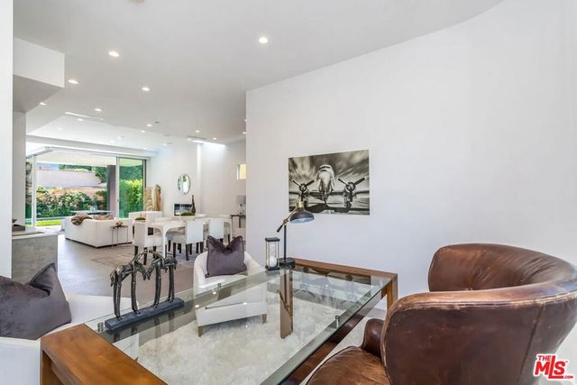 8932 Dorrington Avenue, Los Angeles, CA 90048