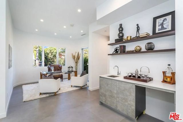 8932 Dorrington Avenue, Los Angeles, CA 90048