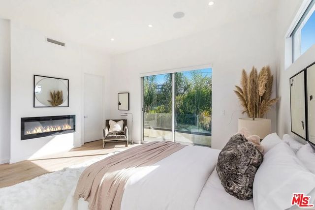 8932 Dorrington Avenue, Los Angeles, CA 90048