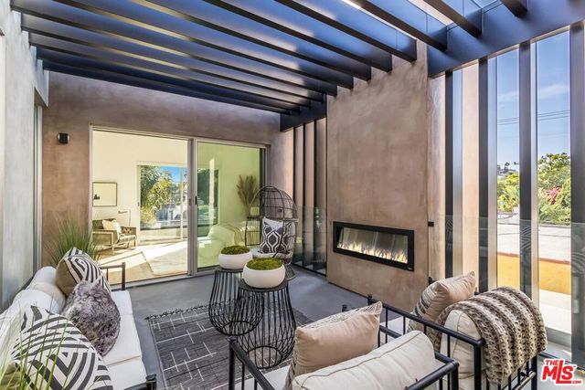 8932 Dorrington Avenue, Los Angeles, CA 90048