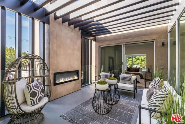 8932 Dorrington Avenue, Los Angeles, CA 90048