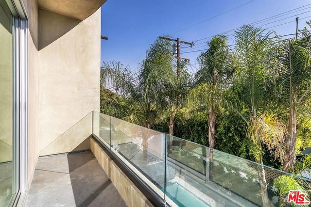 8932 Dorrington Avenue, Los Angeles, CA 90048