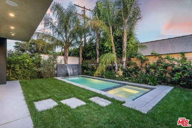8932 Dorrington Avenue, Los Angeles, CA 90048