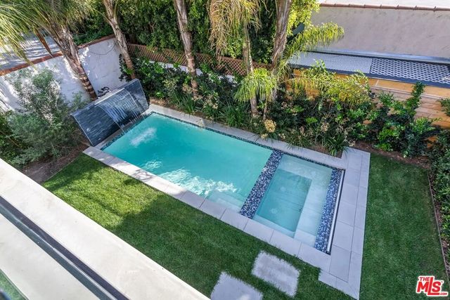 8932 Dorrington Avenue, Los Angeles, CA 90048