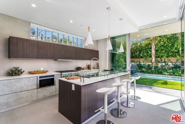 8932 Dorrington Avenue, Los Angeles, CA 90048