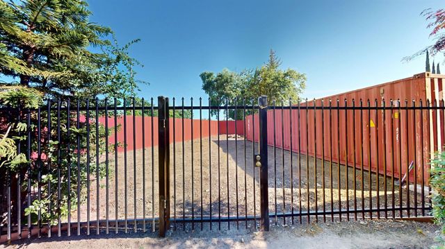 821 High St, Modesto, CA 95354