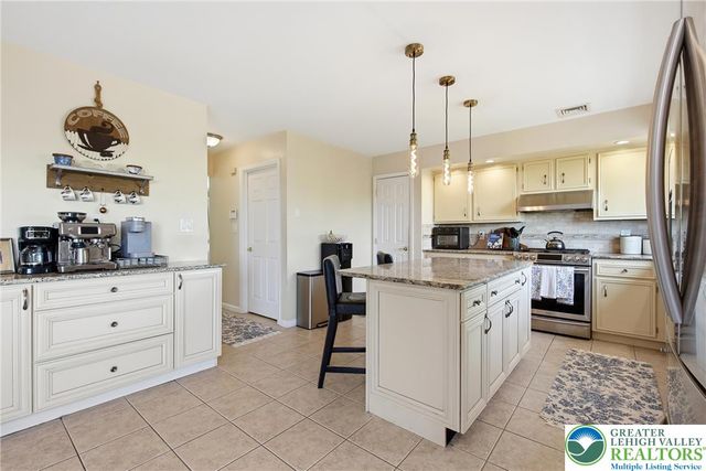 115 West Butternut Road, Williams Twp, PA 18055