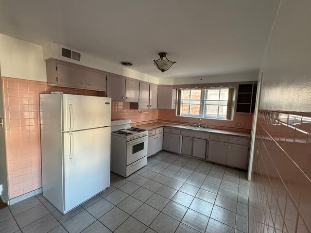 5746 N KIMBALL Avenue 2S, Chicago, IL 60659