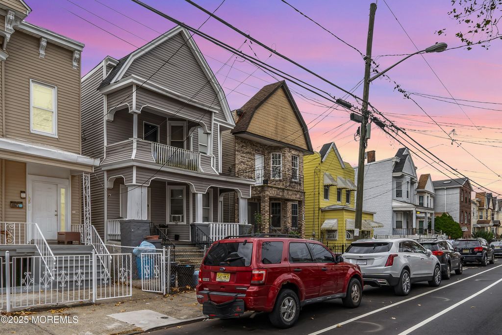 107 Bidwell Avenue, Jersey City, NJ 07305
